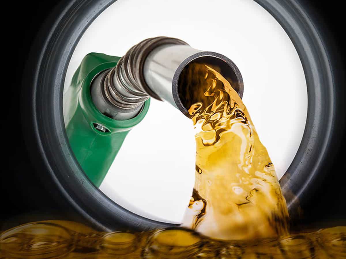 Petrol, diesel prices are likely to decreased by Rs4 to Rs20 per litre